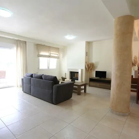 Shemesh Gardens House *