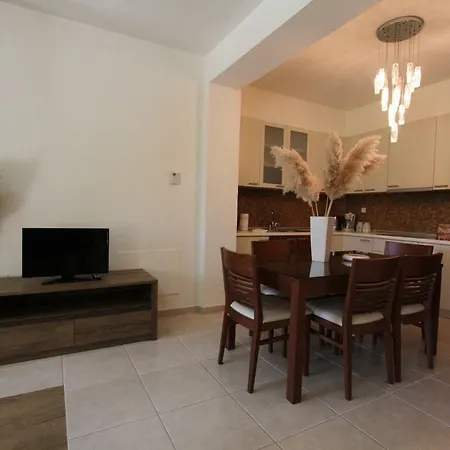 Shemesh Gardens House