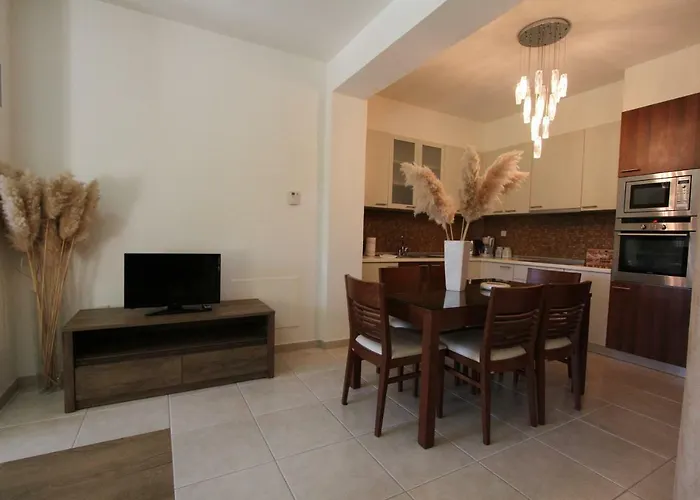 Shemesh Gardens House